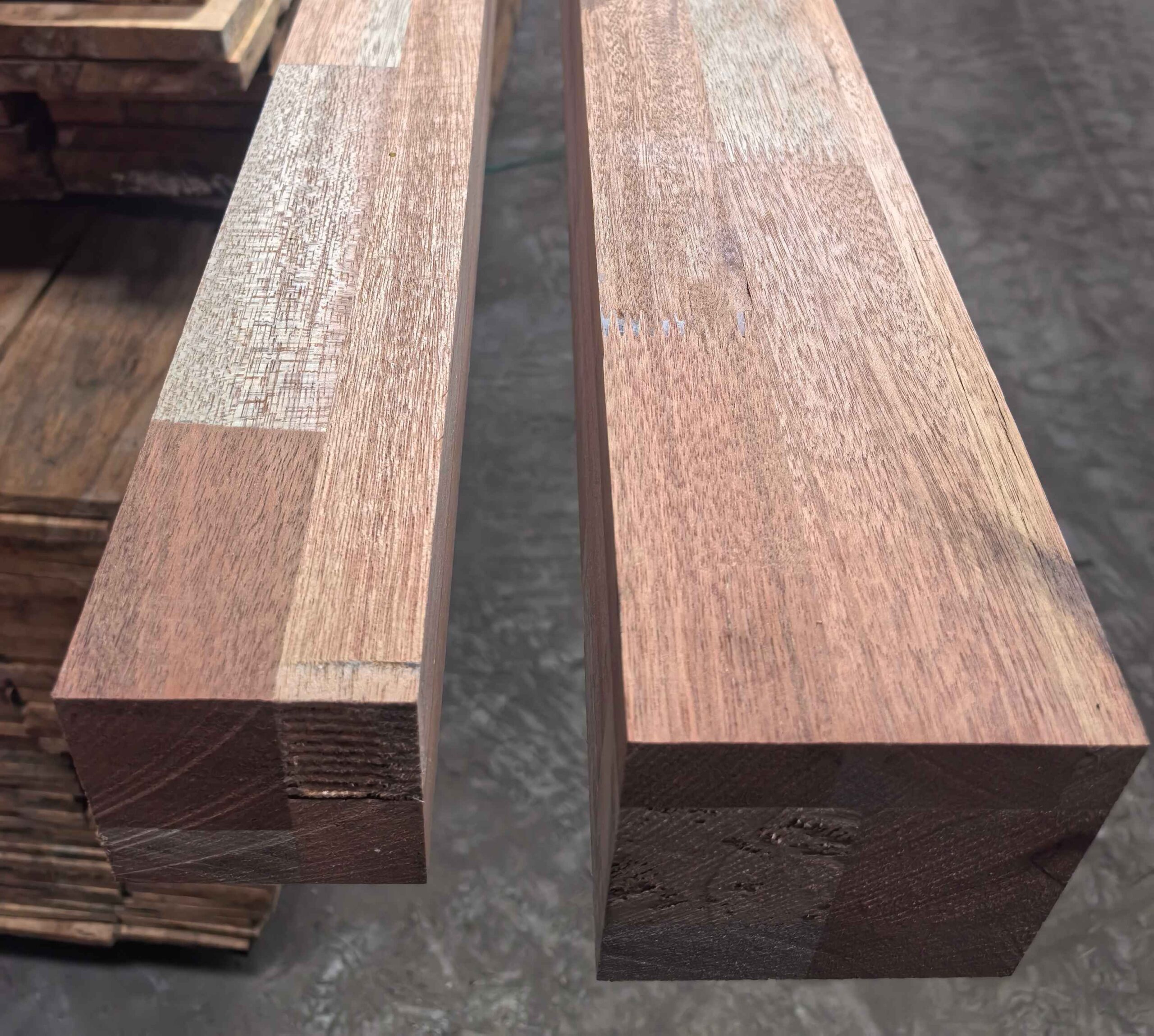POTO CARRER (SQUARE WOOD POST)